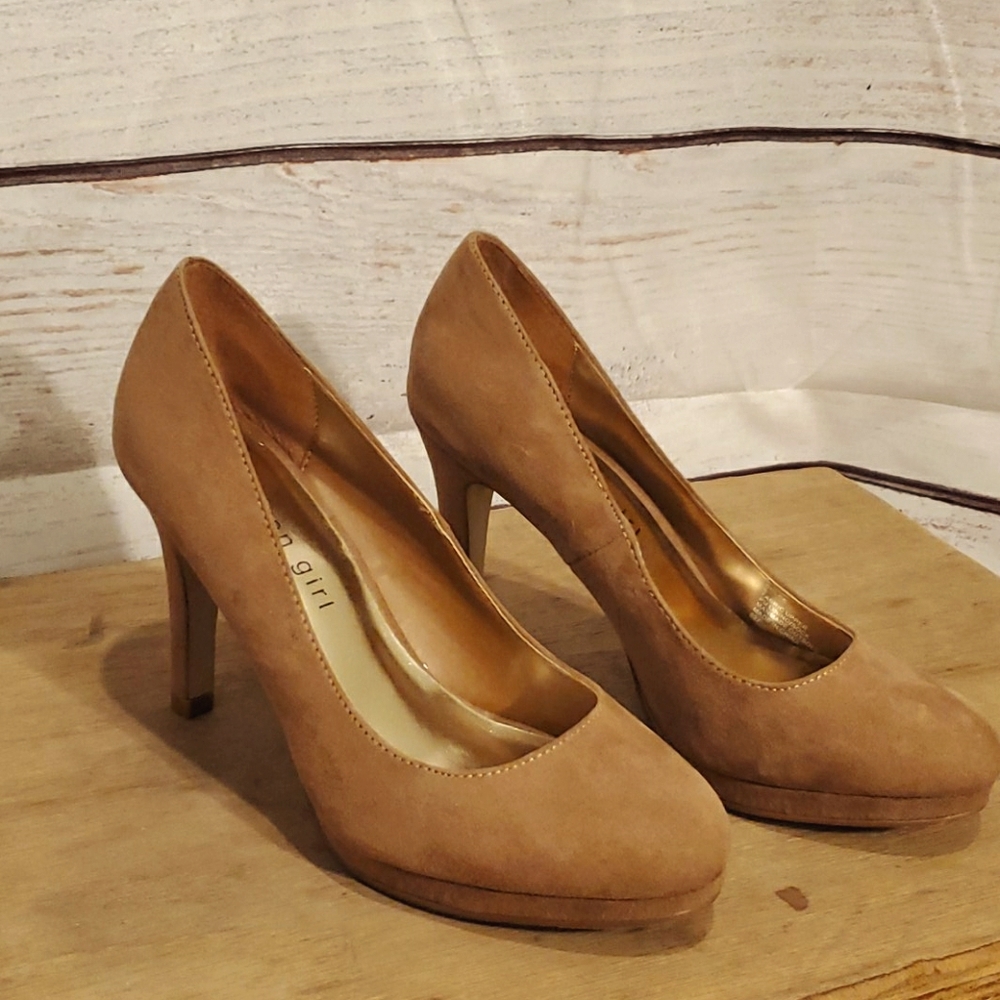 Madden Girl Tan Suede Heels Sz 6 - Picture 1 of 5
